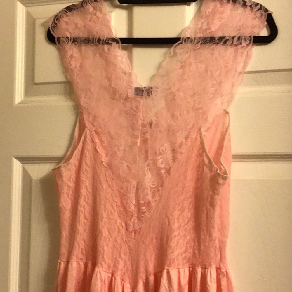 Lace nightgown, 45 inches in length. - Picture 4 of 5